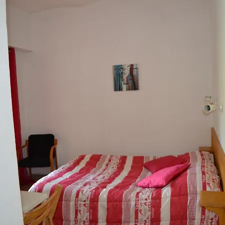 Les Sibourgs Hotel *